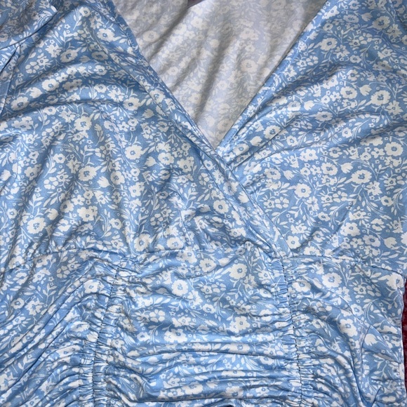 No Boundaries blouse. - Picture 2 of 6